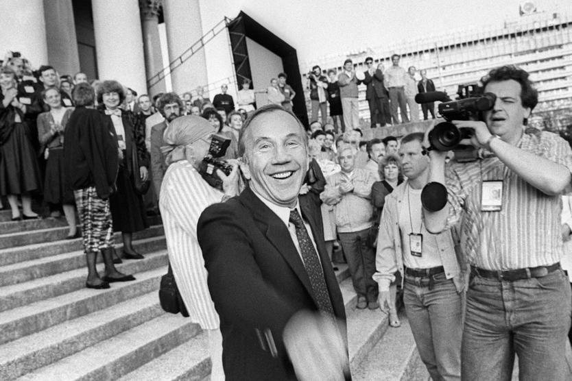 Сочи. В 1992 году в городе второй раз прошел фестиваль отечественного кино «Кинотавр». На снимке: гость фестиваля американский актер Савелий Крамаров