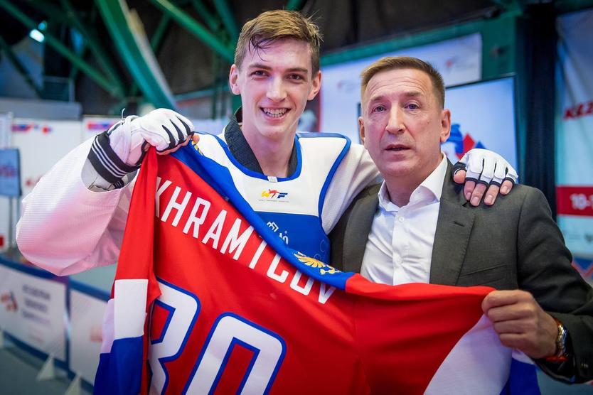 Максим Храмцов (слева) с личным тренером Александром Лашпановым