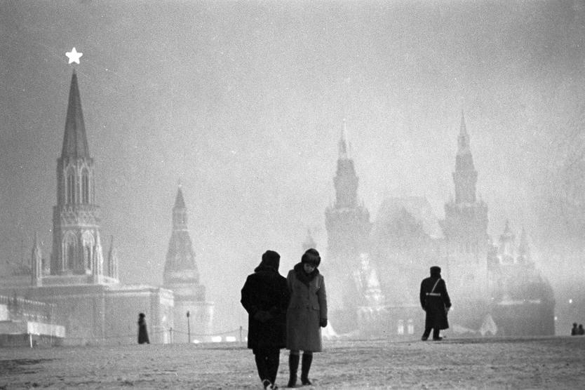 На Красной площади вечером. 1970-е годы