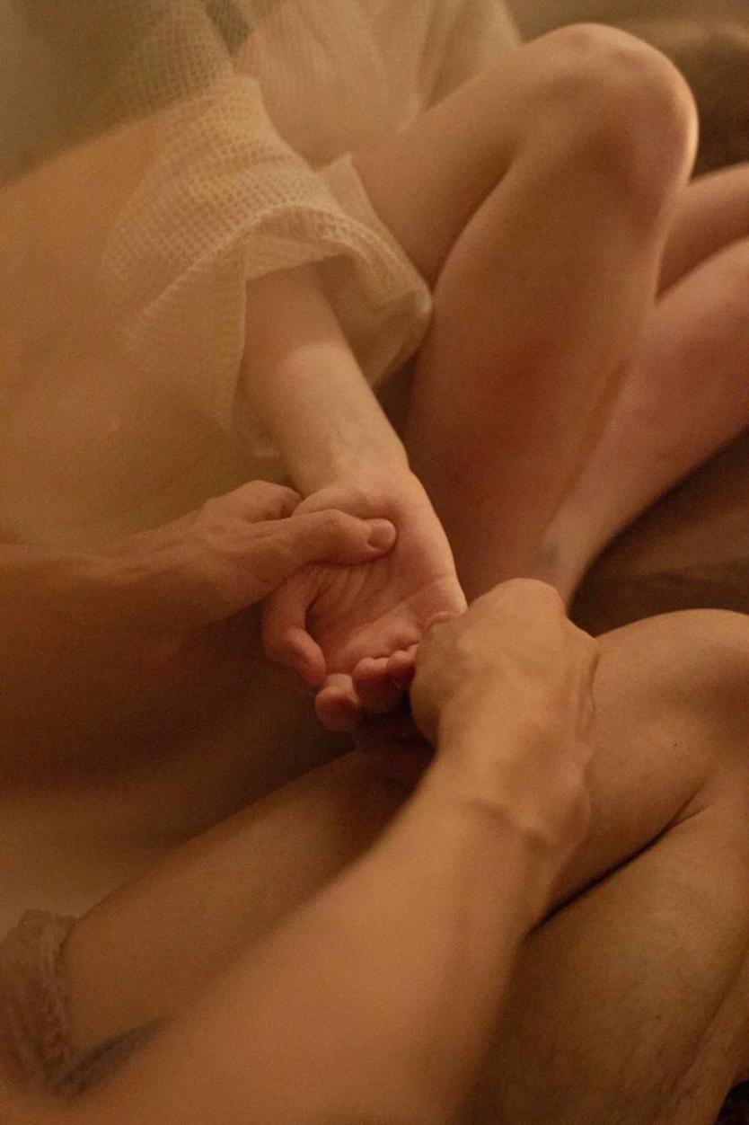 Массаж рук во время банной церемонии