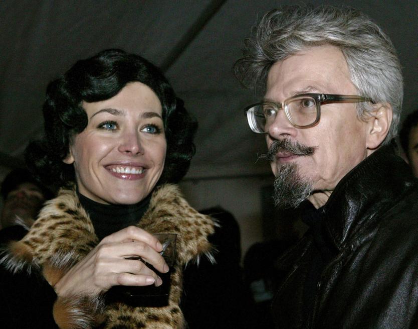 Актриса Екатерина Волкова и писатель Эдуард Лимонов на празднике «Ice & Fire. Снегопад роскоши» в особняке Стахеева