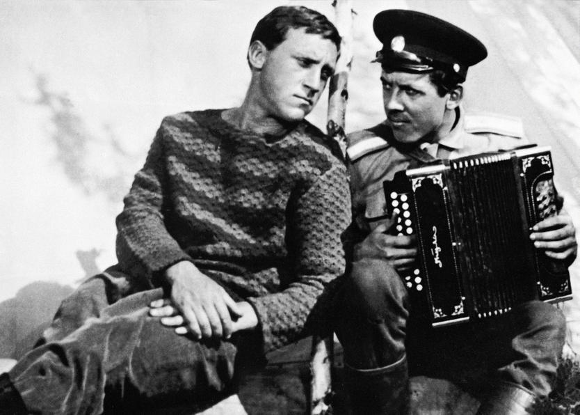 Кадр из фильма «Хозяин тайги». Киностудия «Мосфильм». 1969 год. Режиссер В. Назаров. В роли Рябого — актер Владимир Высоцкий (слева), в роли Сережкина — актер Валерий Золотухин