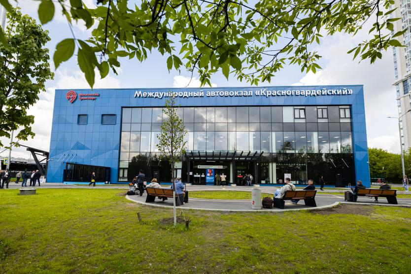 «Укроюсь пледом и буду смотреть в окно». Как отправиться в дальнее путешествие на автобусе с выгодой?