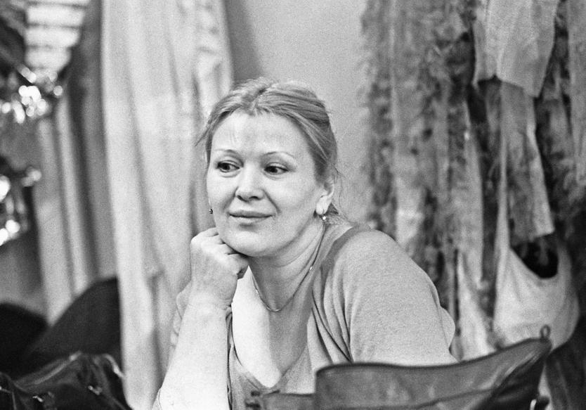 Эстонская ССР. Народная артистка РСФСР Галина Польских на съемках фильма "Выше радуги".