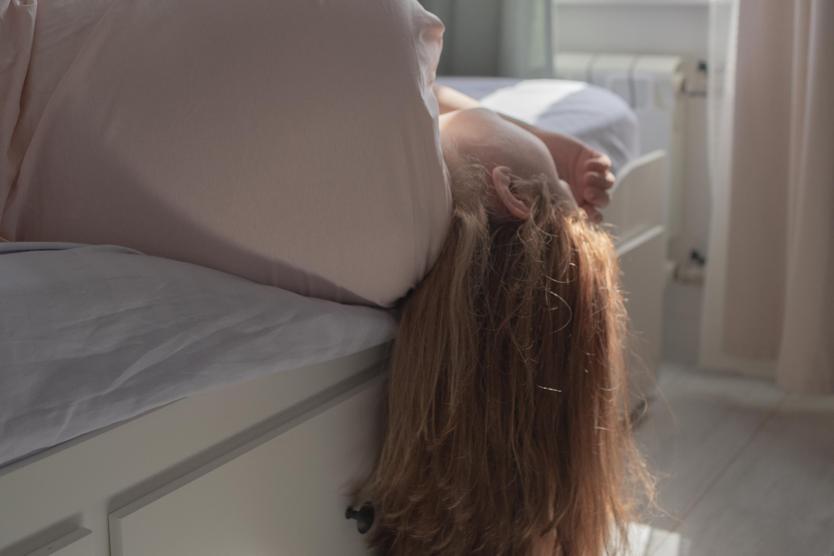 При сонном параличе человек не спит, но не может пошевелиться