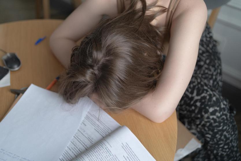 В декабре люди чаще сталкиваются с сонным параличом из-за краткого светового дня и дедлайнов