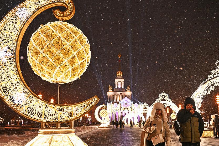 «Так, как в России, Новый год не встречают вообще нигде». Почему мы справляем столько зимних праздников, и откуда мы этого набрались