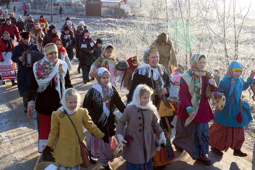 Церковные святки и святочные народные гуляния и традиции зачастую сильно отличались друг от друга
