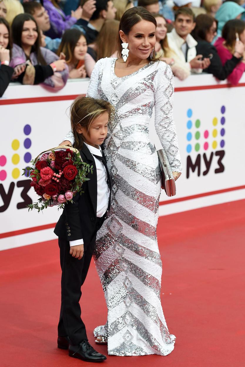 Айза Анохина с сыном