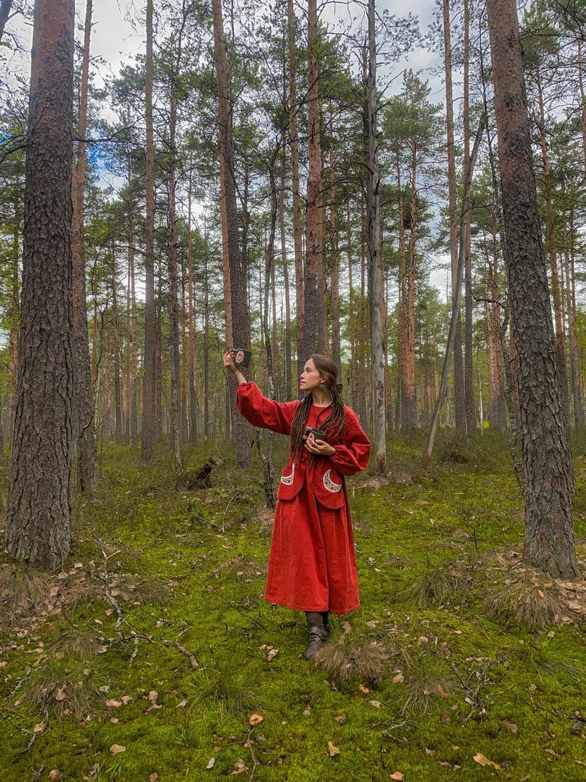 «Лучше в чаще медведя встретить, чем алкаша». Зачем молодая москвичка променяла мегаполис на жизнь в далекой деревне