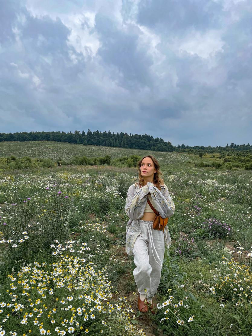 «Лучше в чаще медведя встретить, чем алкаша». Зачем молодая москвичка променяла мегаполис на жизнь в далекой деревне