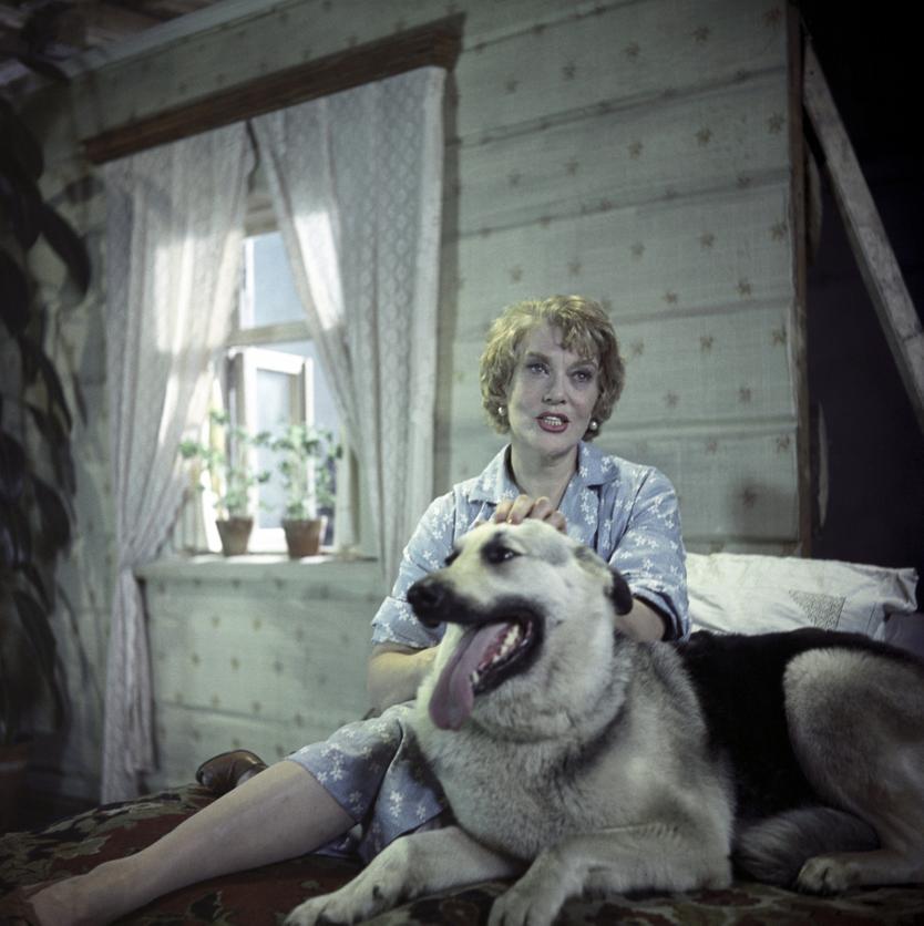 Кадр из кинофильма «Русский сувенир», 1960 год. Режиссер Григорий Александров, в главной роли — Любовь Орлова