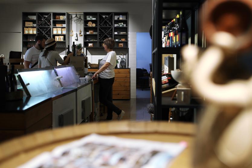 Трип в алкомир. Как живется и страдается продавцам столичных винных магазинов