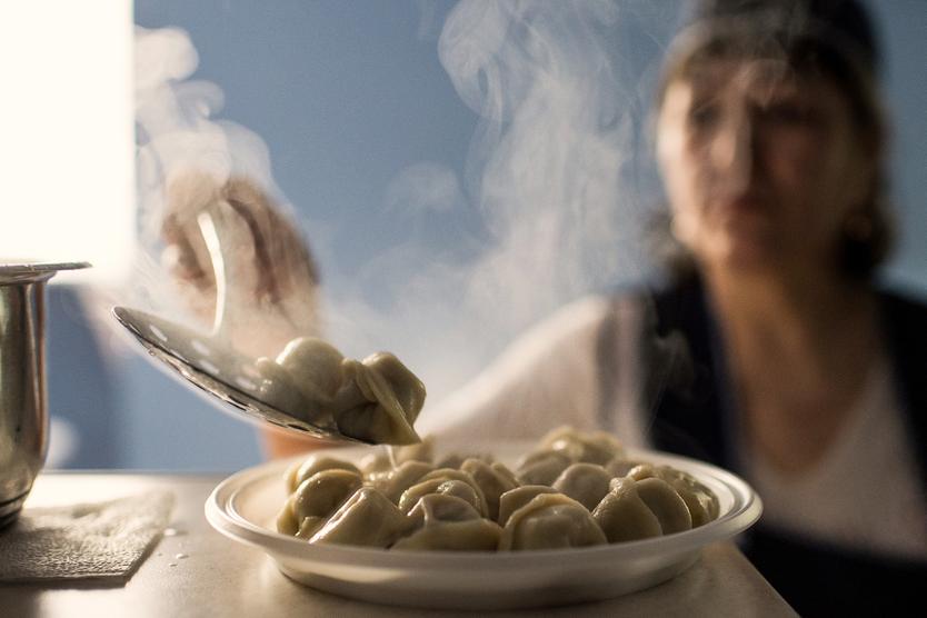 Москвичи рассказали о вкусе пельменей из «Промежности». Он оказался незабываем
