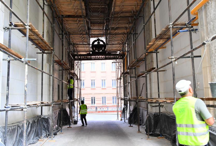 Высотка на Красных воротах разрушается. Власти подали на владельца в суд