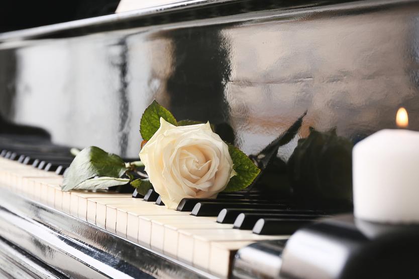 Умер автор песен Кобзона и Долиной. Известному композитору было всего 65 лет