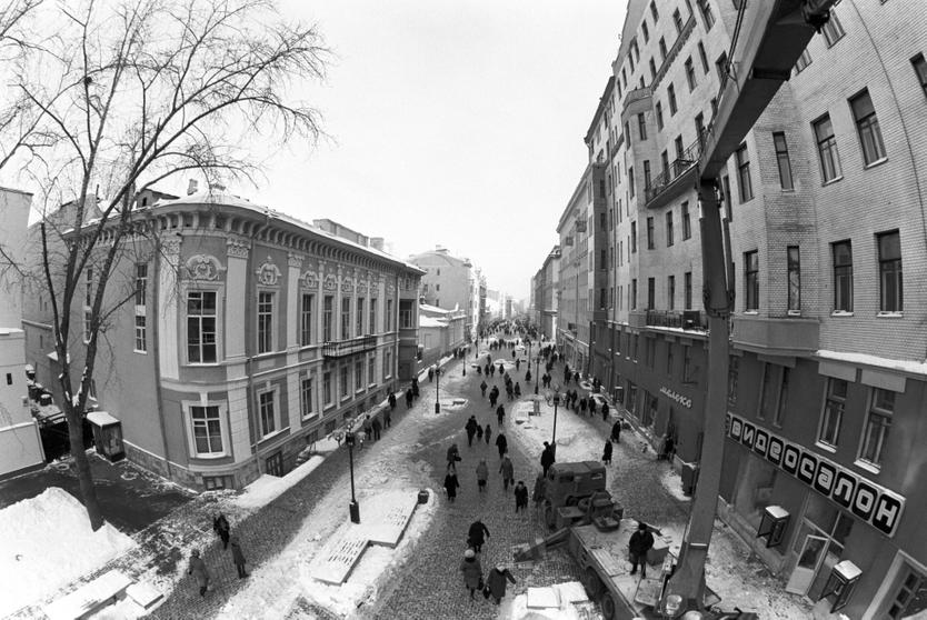 «Лубочная улочка!» Москвичи заявили, что Старый Арбат уже не тот