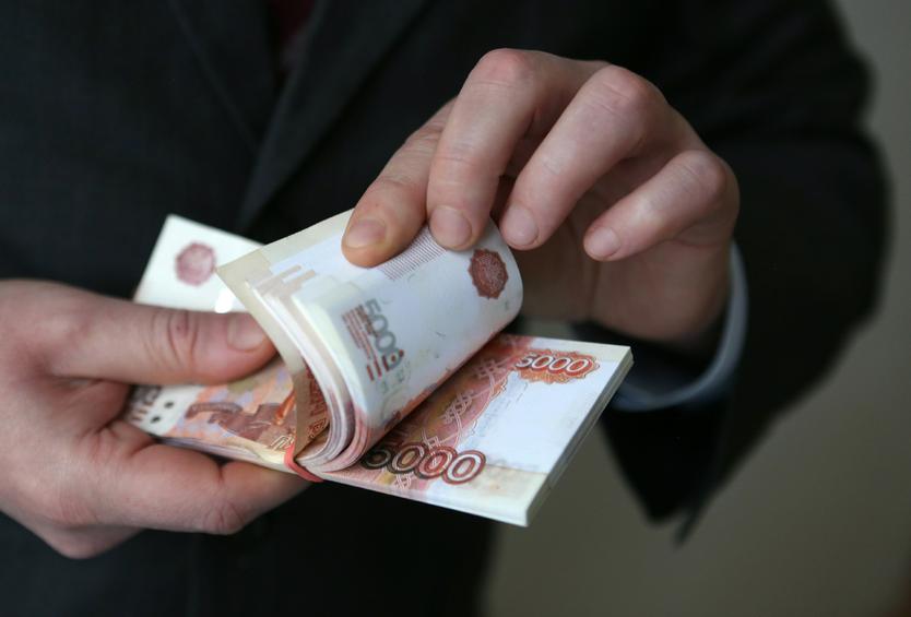 Москвичи, жители Санкт-Петербурга и Краснодара больше всего одалживают денег до зарплаты