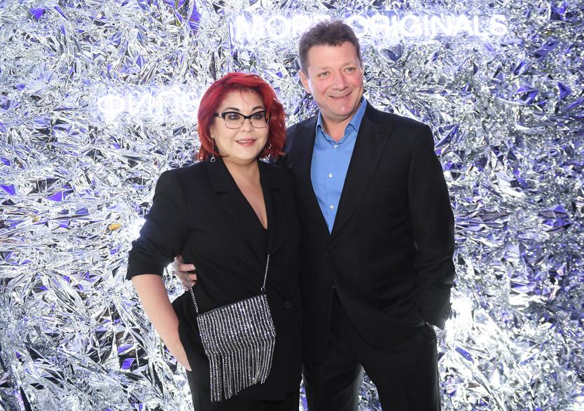 Актер Ян Цапник с супругой Галиной перед началом финального этапа голосования премии «Человек года» по версии журнала GQ в Москве