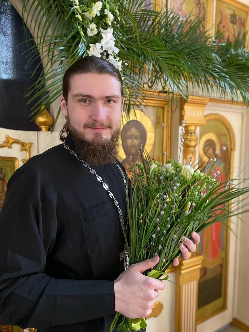 Известный московский священник заступился за сирень. А еще объяснил, почему так тянет ее сорвать