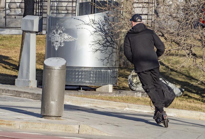 Москвичи против нового метода борьбы с самокатчиками. Он помешает не только им