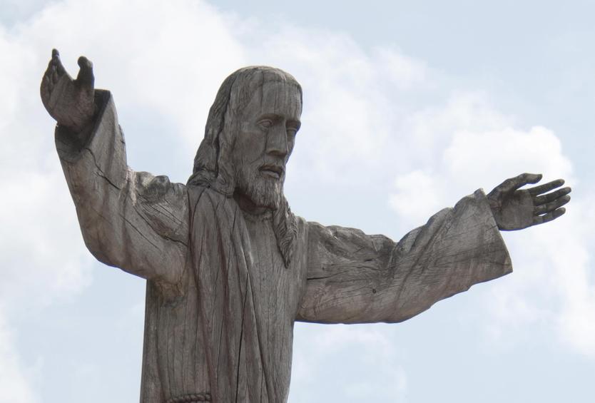 Огромный распятый Иисус найден на «скульптурной» свалке