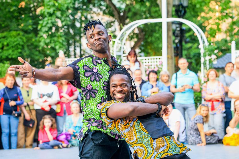 От сальсы до брейкинга. Как Чистопрудный бульвар стал главной танцевальной площадкой Москвы