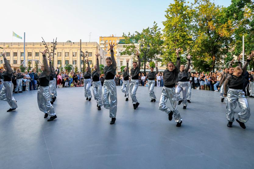 От сальсы до брейкинга. Как Чистопрудный бульвар стал главной танцевальной площадкой Москвы