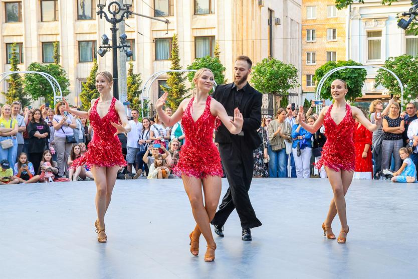 От сальсы до брейкинга. Как Чистопрудный бульвар стал главной танцевальной площадкой Москвы