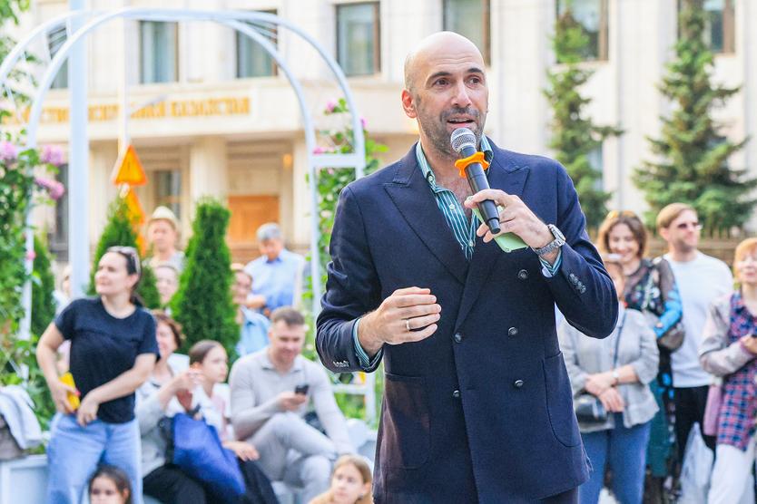 От сальсы до брейкинга. Как Чистопрудный бульвар стал главной танцевальной площадкой Москвы