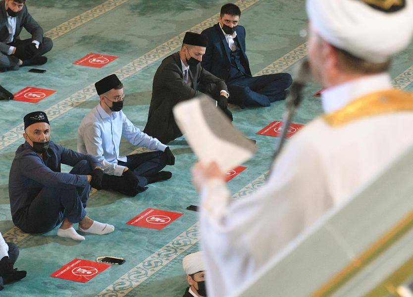 «Приезжих меньше не становится» Подпольные мечети, давка и косые взгляды: как в Москве живут миллионы мусульман?