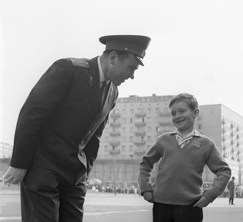 Милиционер и подросток, 1960-е