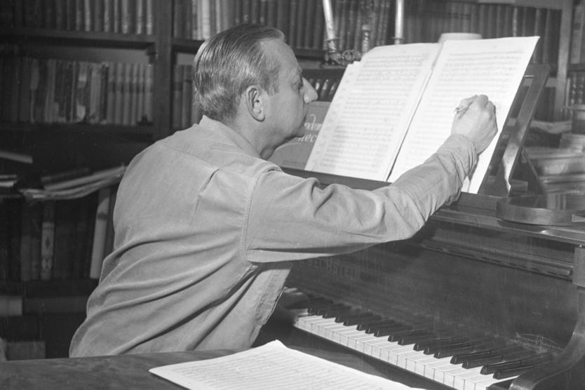 Композитор Александр Наумович Цфасман (1906-1971) за работой.