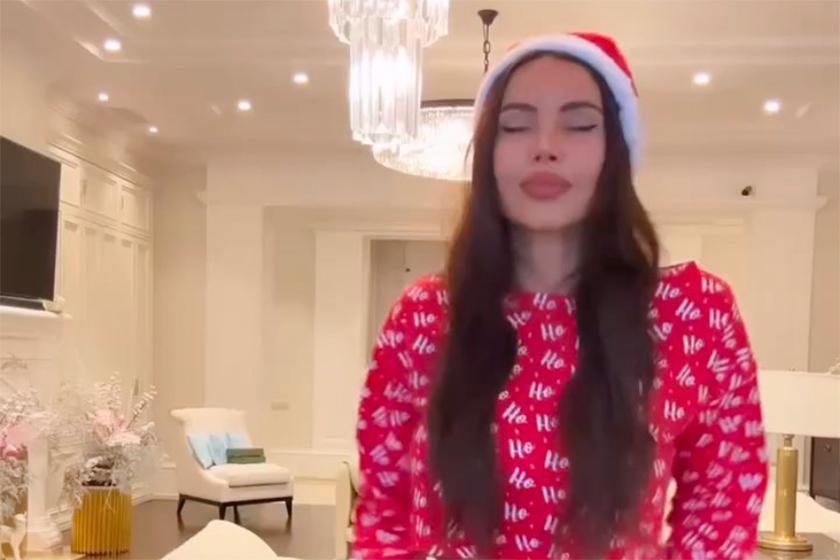 Новогодний танец Самойловой в мини-шортах попал на видео