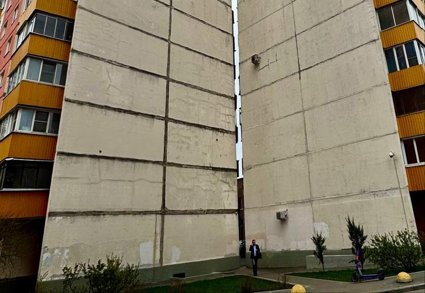 Найден самый узкий официальный проход Москвы. Втиснутся в него не все