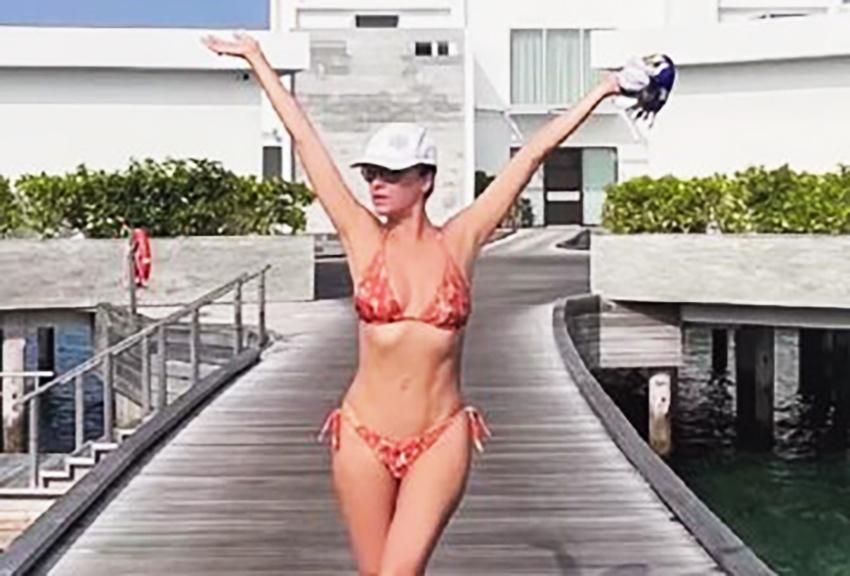 Певица Слава показала фигуру в бикини после набора веса