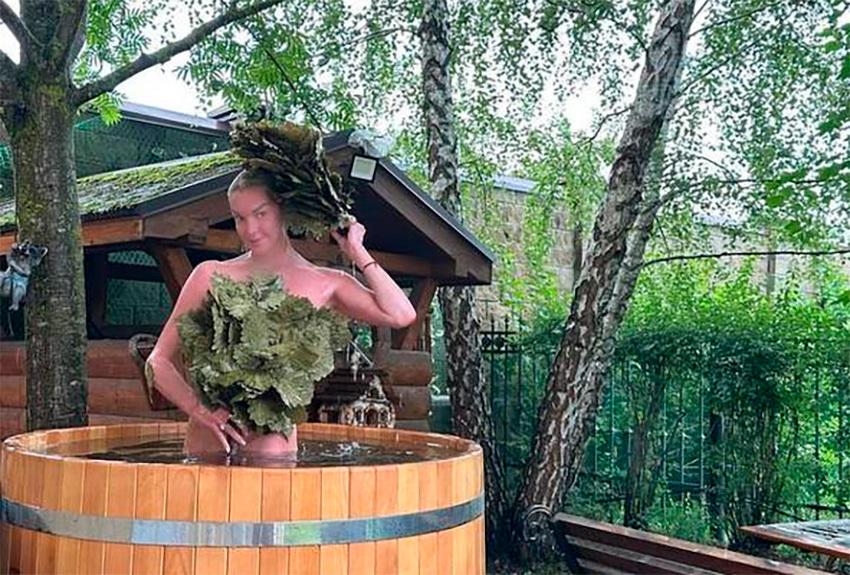 Фото обнаженной Анастасии Волочковой разозлило пользователей сети