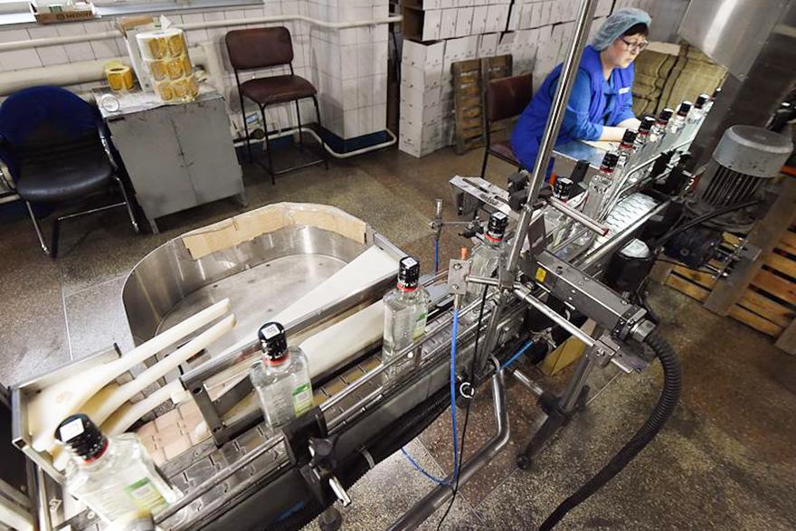 Врач оценила пользу обтирания водкой при болезни