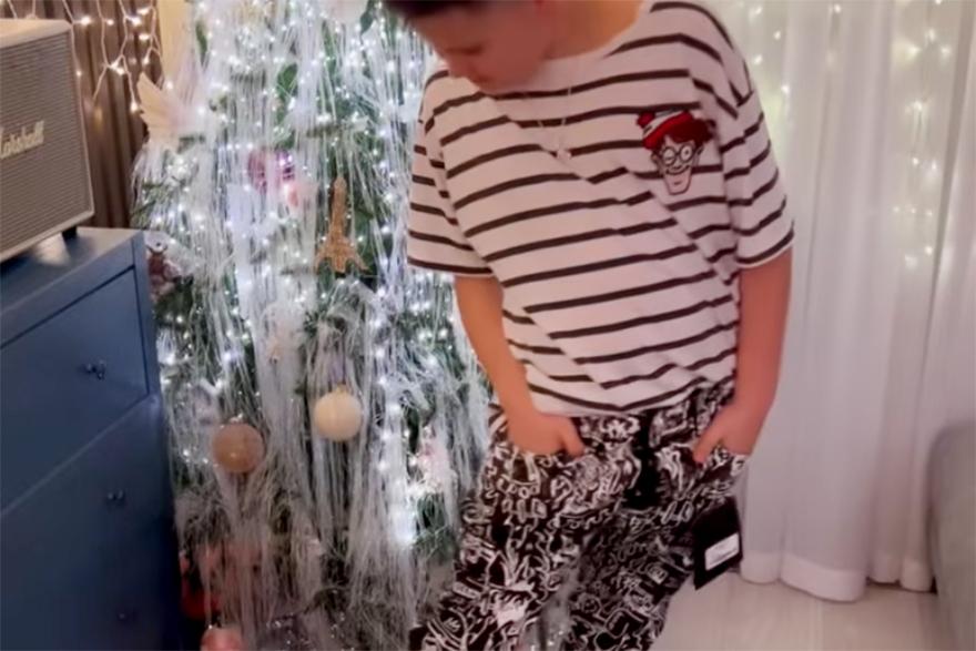 Известная актриса подарила своему сыну на 10-летие джинсы за 100 тысяч рублей