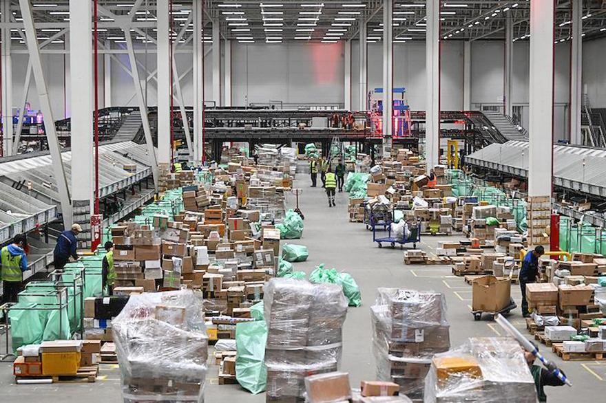 В Москве оцепили отделение СДЭК из-за подозрительной посылки