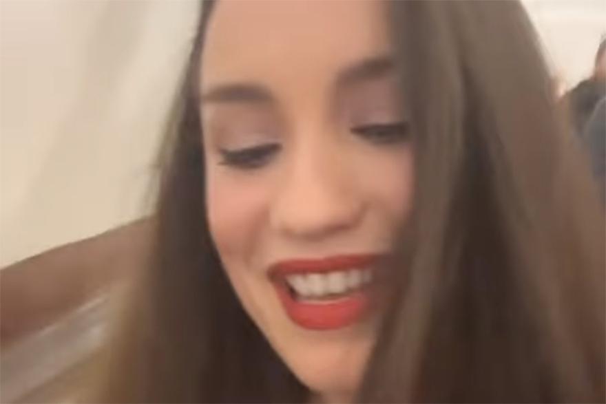 Виктория Дайнеко спустилась в метро в Москве