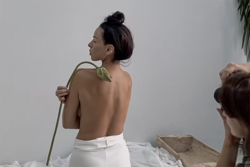 Жена Тимура Родригеса опубликовала видео топлес