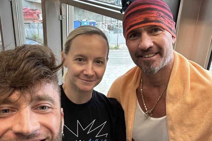 Роман Костомаров показал первое занятие в спортзале после выписки из больницы