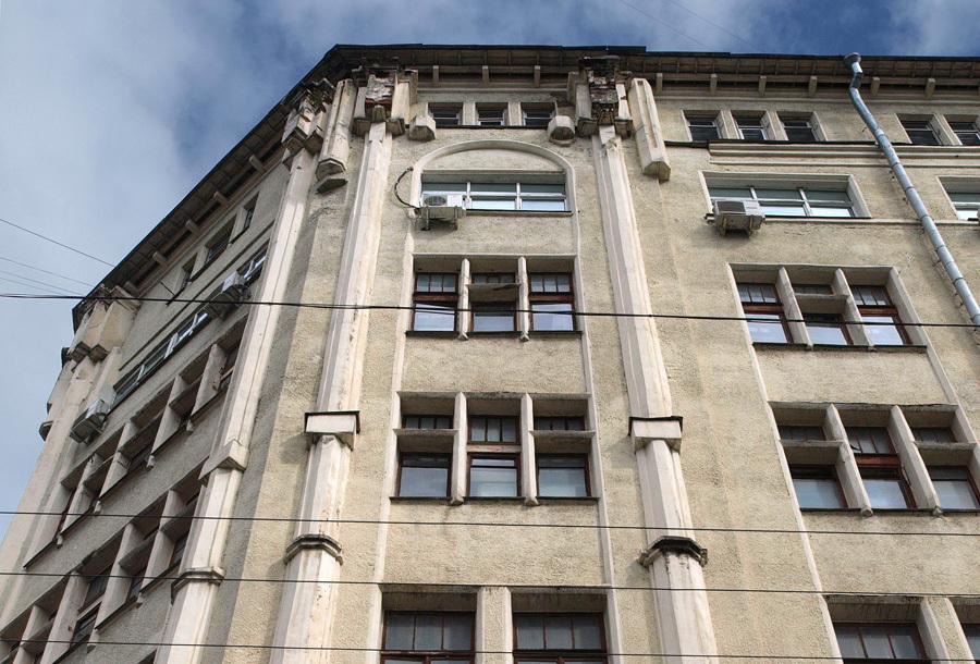 Жильцы московского дома пожаловались на художников и гастарбайтеров