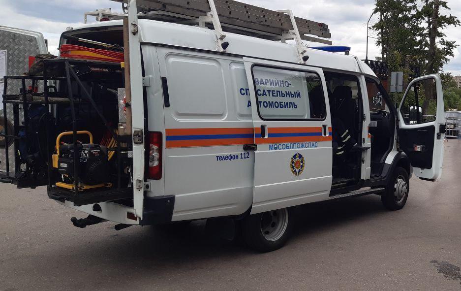 В Подмосковье монтажник упал в шахту лифта с высоты третьего этажа