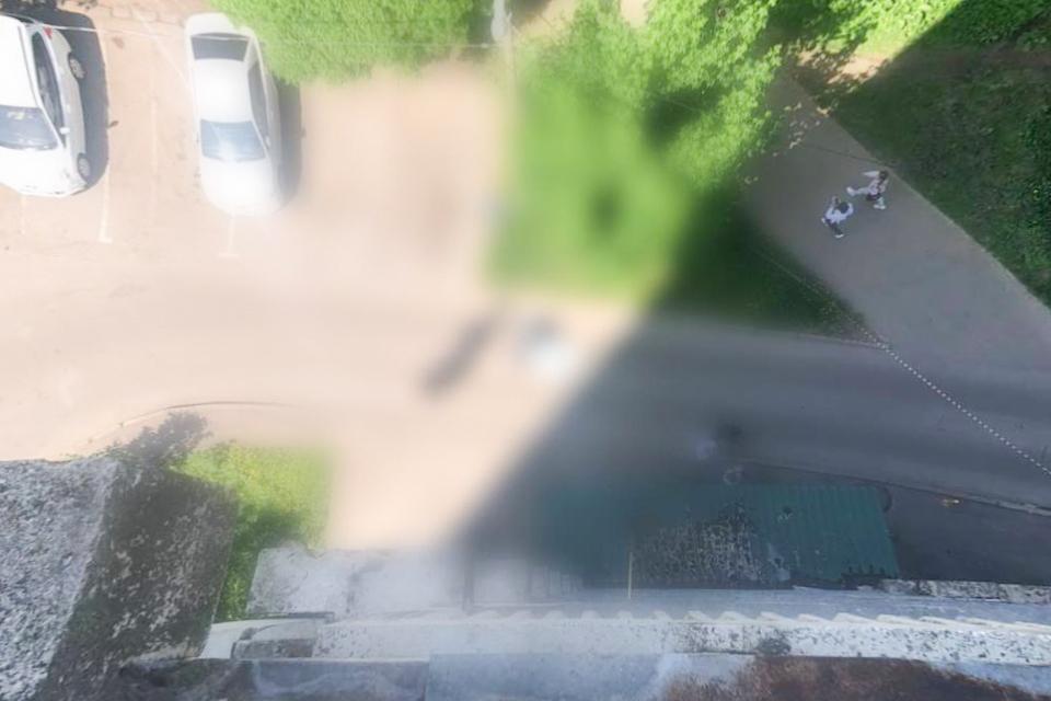 Двухлетний ребенок выпал с балкона 10-го этажа в Москве