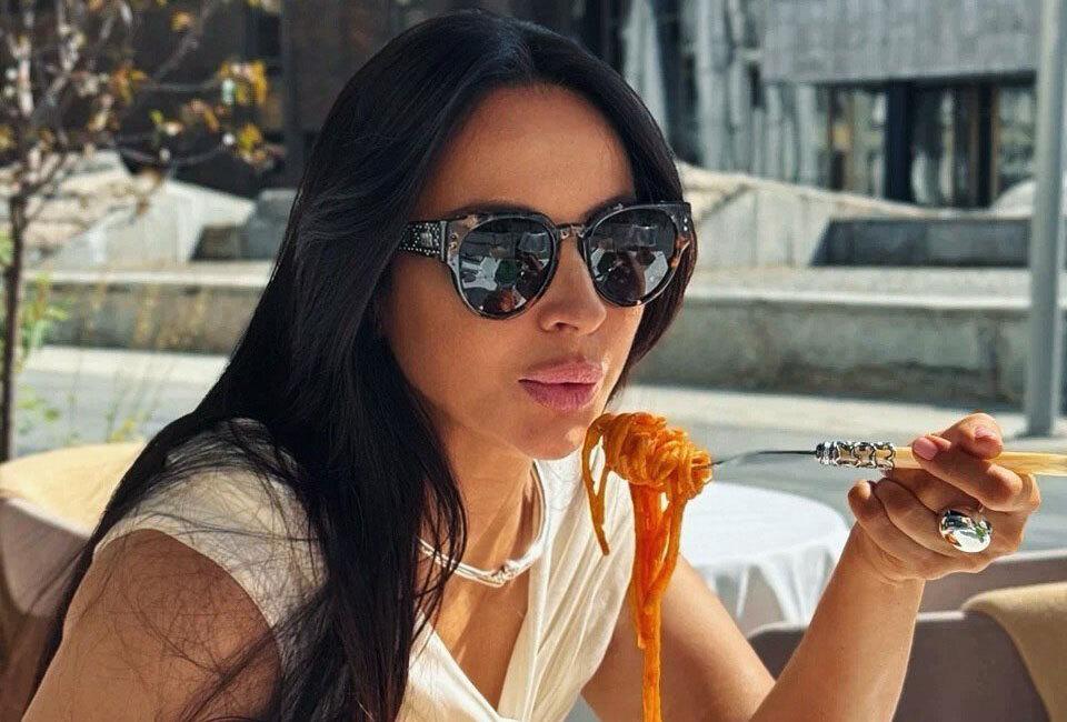 Галустян раскрыла свой способ засовывать в рот спагетти