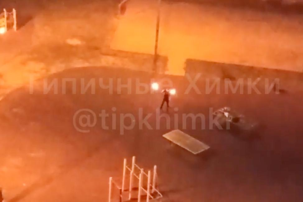 В Подмосковье ночная тренировка файермена попала на видео