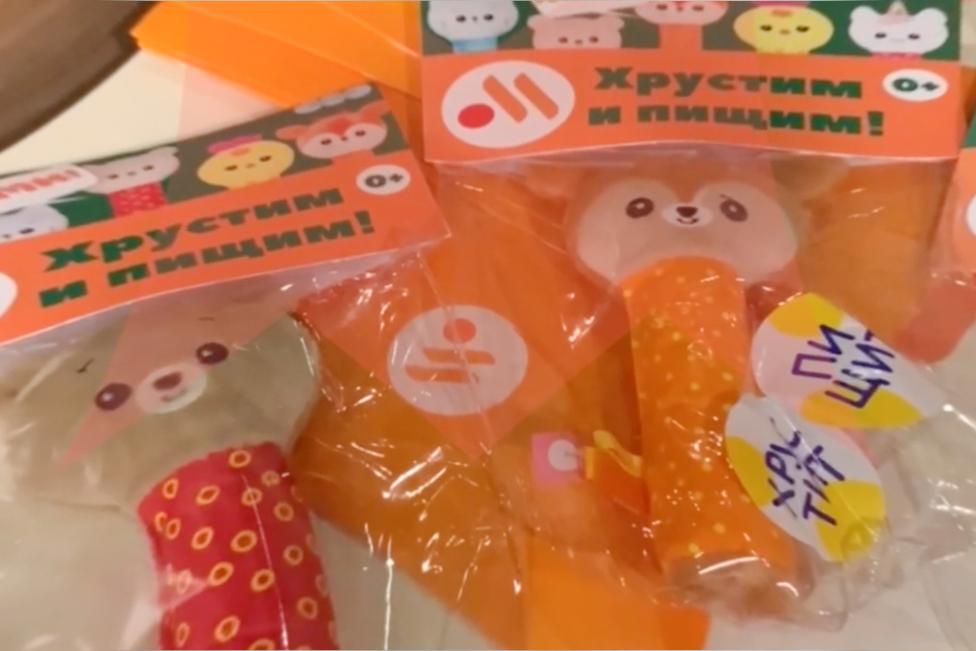 Пользователи сети раскритиковали игрушки в детских наборах «Вкусно — и точка»