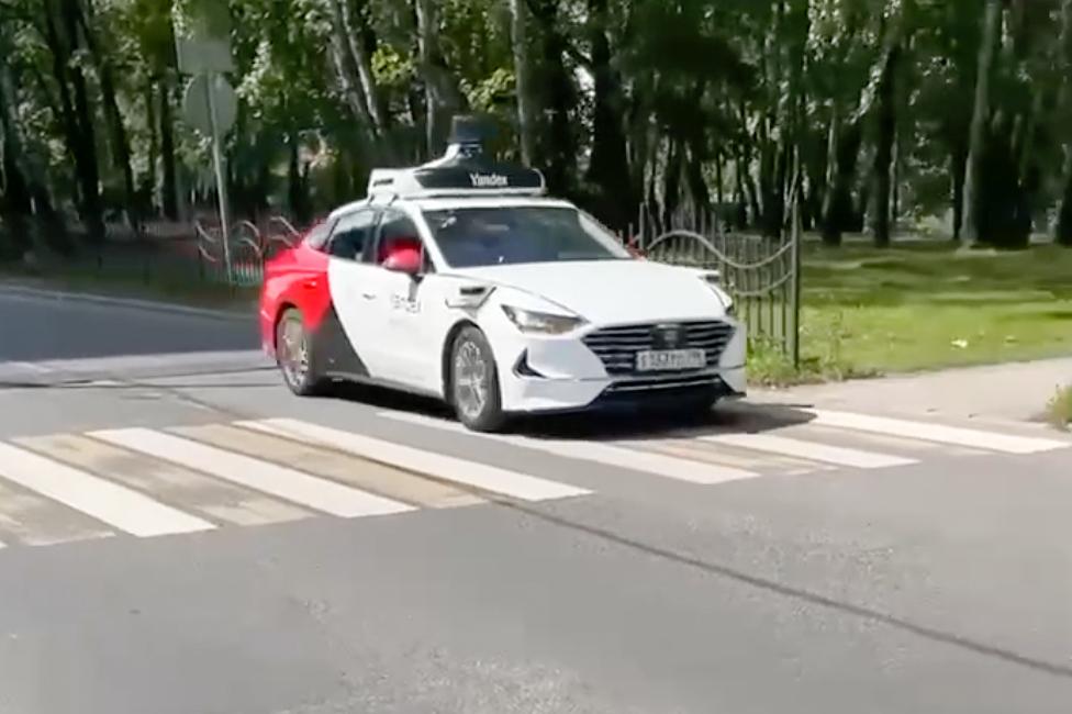 Москвичка показала на видео поездку на беспилотном такси